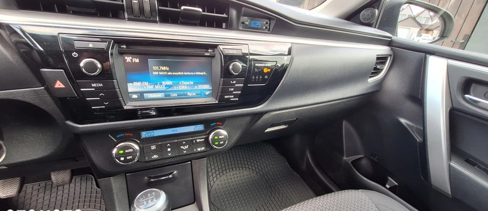 Toyota Corolla cena 50000 przebieg: 132432, rok produkcji 2015 z Góra małe 46